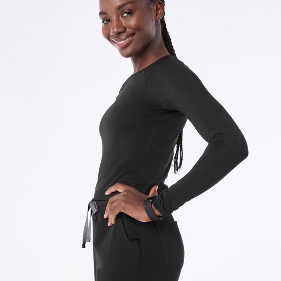 Women's Figs Salta Cropped Longsleeve Underscrub in Black - Picture 6 of 8